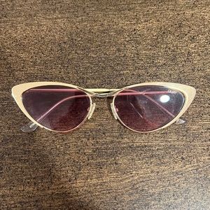 Gold frame Quay sunglasses
